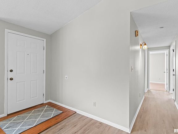 4th image of 2118 Cincinnati Ave