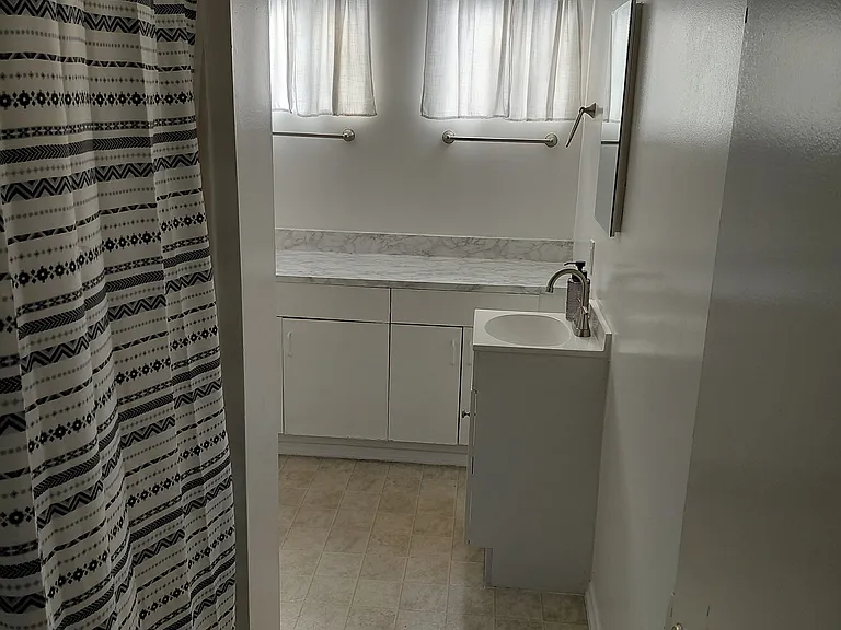 2627 Buckingham Rd — Photo 22