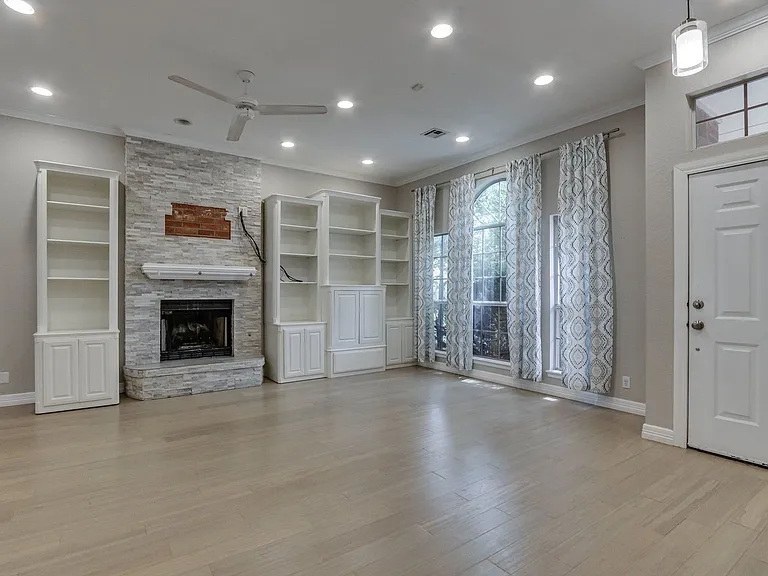 2701 Shady Tree Ln — Photo 3