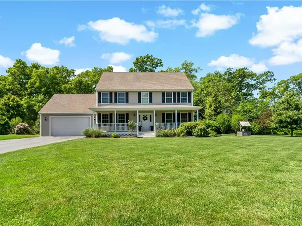 23 Teaberry Dr, Tiverton, RI 02878