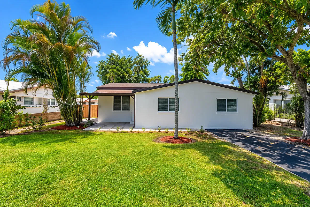 3 bed, 2.0 bath, 1136 sqft, $3,975 — Photo 1