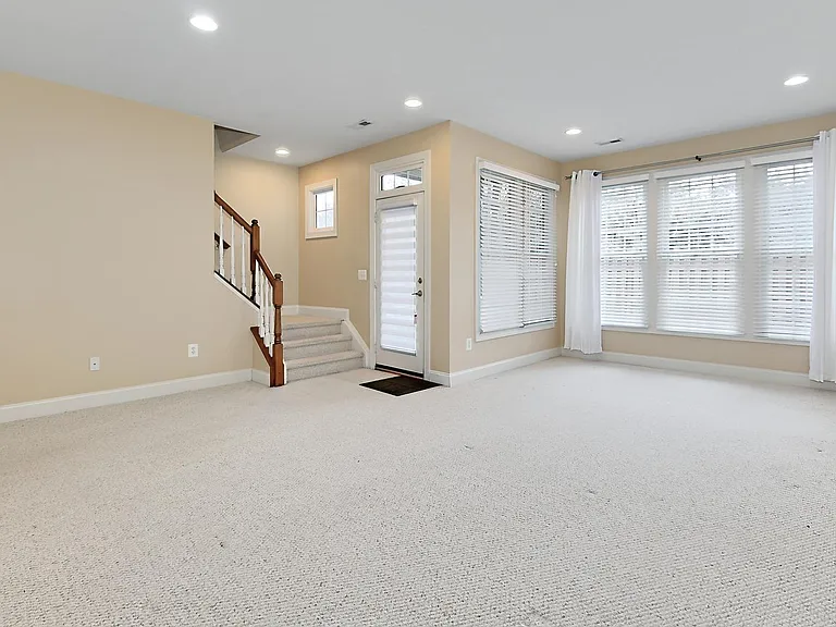 6913 Stanwick Sq — Photo 15