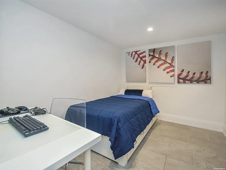 79 Reid Ave — Photo 23