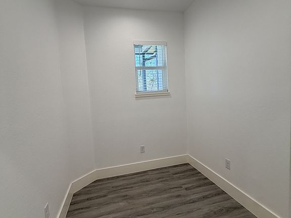 3rd image of 6000 Rosemary Ln