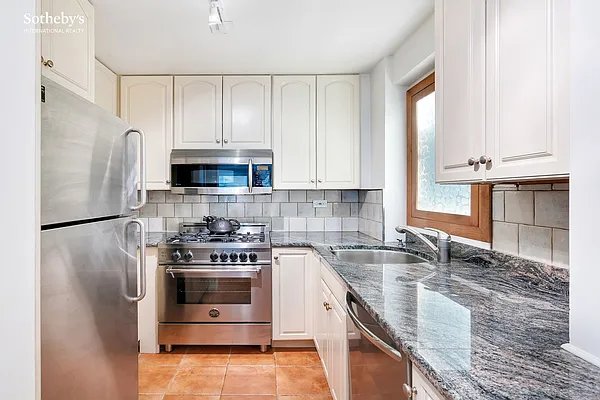 Sold by Sotheby's International Realty | media 14