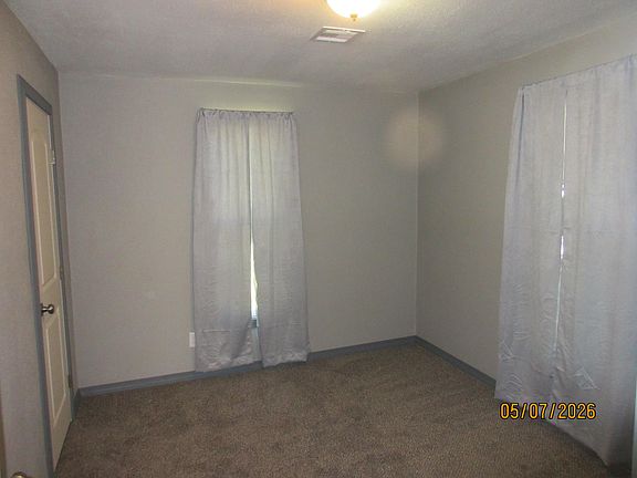 4th image of 129 B St SE