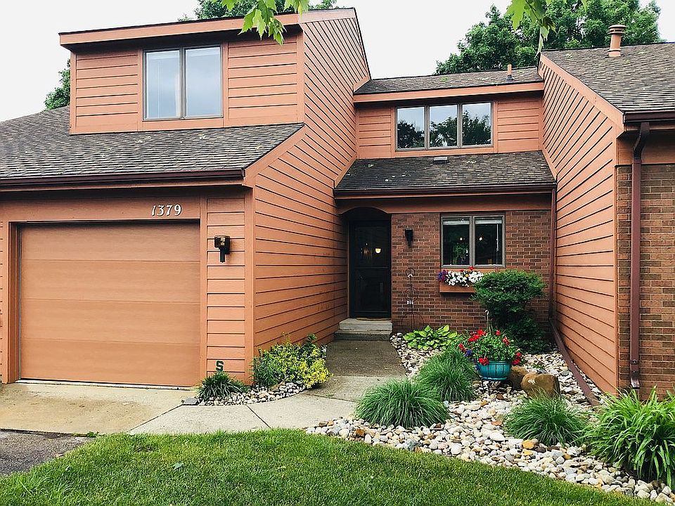 Beautifully landscaped!
