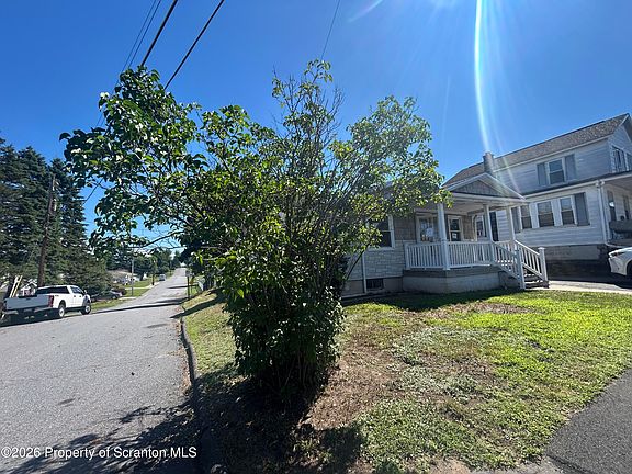 5th image of 127 York Ave