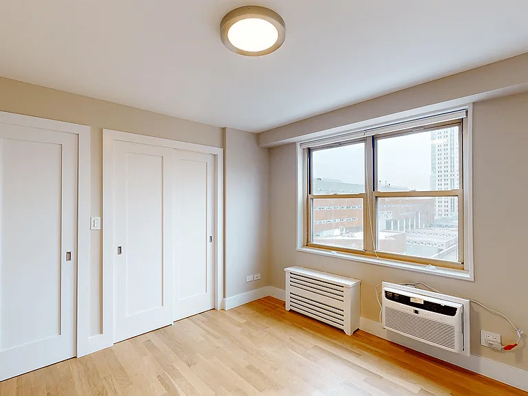 310 Greenwich St #16J — Photo 9