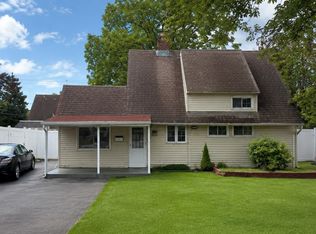 72 Friendly Rd, Hicksville, NY 11801
