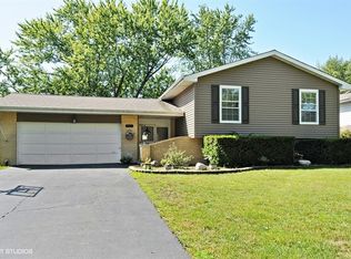 605 69th St, Darien, IL 60561