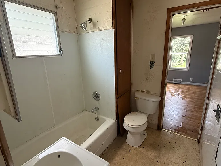 1553 E Walnut St — Photo 10
