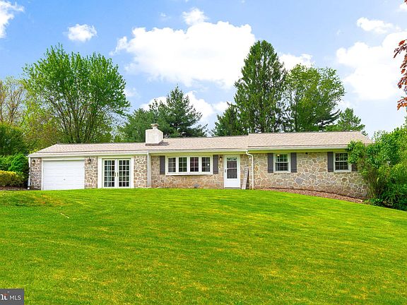 3rd image of 32 Galicia Dr