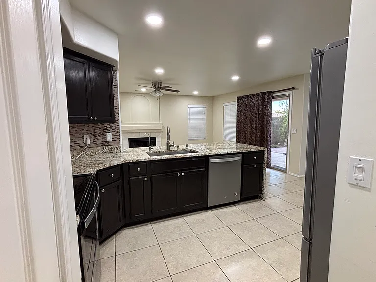 1231 N Tercera Ct — Photo 6