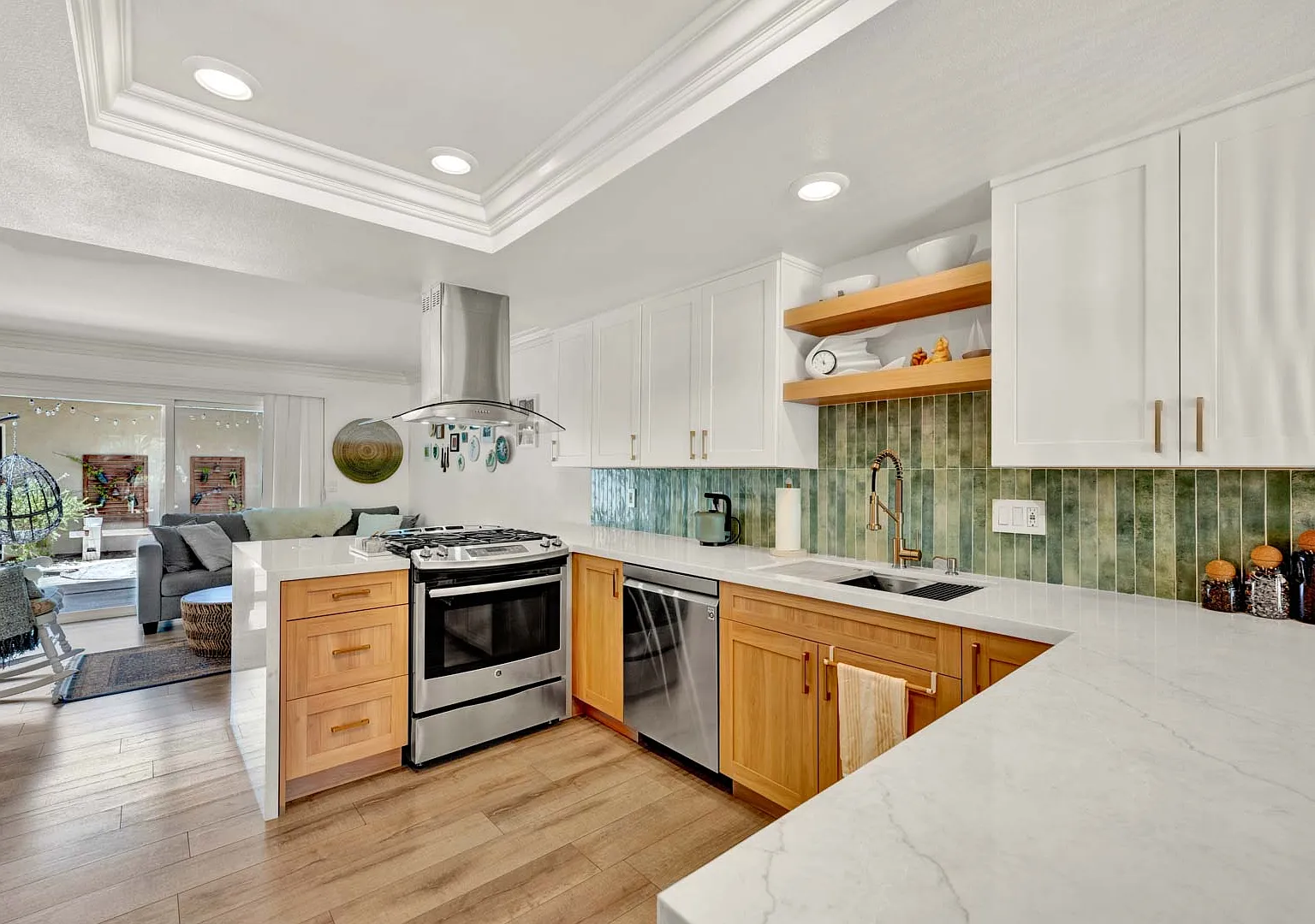 4 bed, 2216 sqft, $5,800 — Photo 3