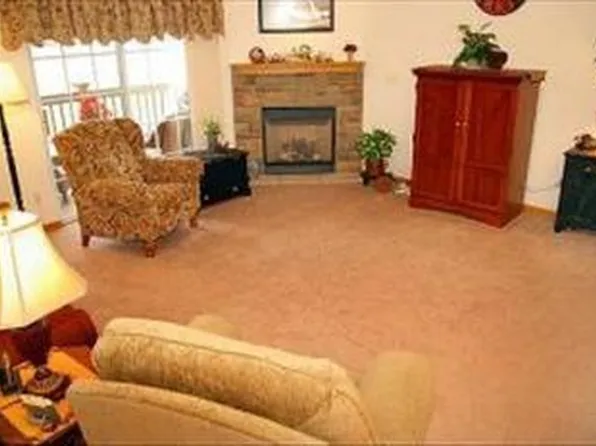 21727 Outcropping Ct, Lannon, WI 53046