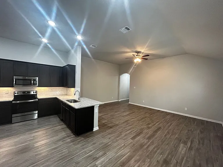 429 Emma Dr — Photo 4