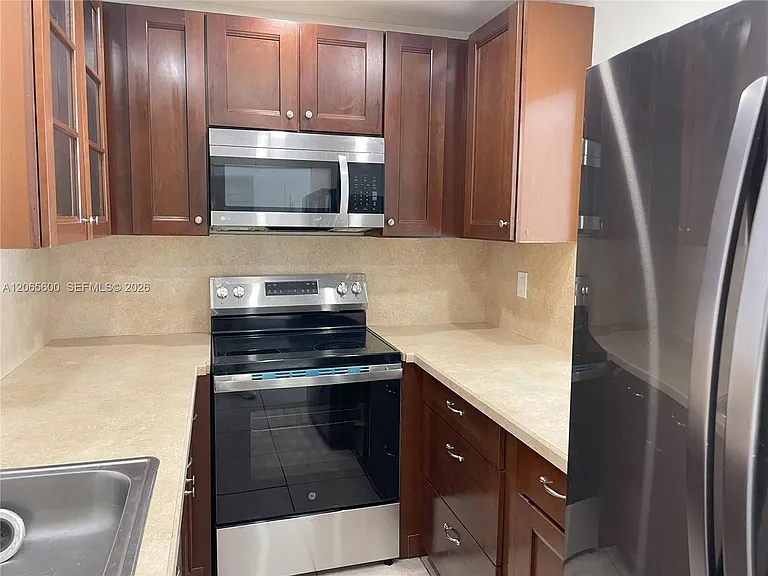 1447 Towhee St — Photo 2