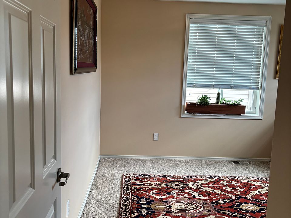 1st bedroom 
spacious and bright bedroom with large window, cozy carpet, and peaceful atmosphere. Perfect for rest, sleep, or focused work. Room easily fits a queen-size bed, nightstands, and a desk or dresser. Clean, quiet, and private.