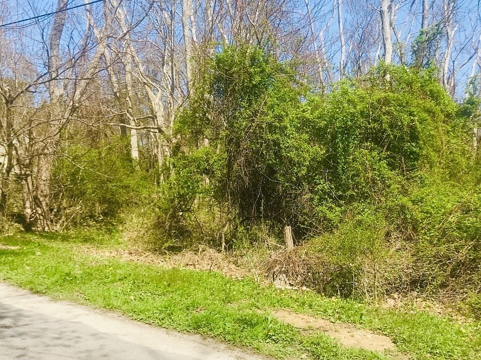 1st image of 1330 Henrys Ln