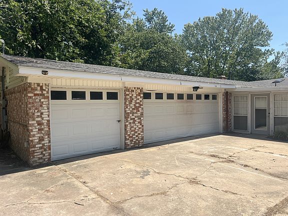 3rd image of 705 4th Cres