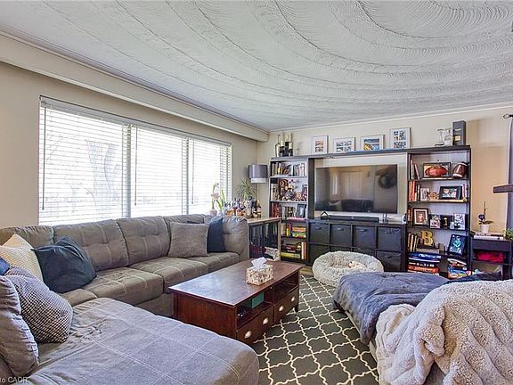 4th image of 2387 Cyprus Ave