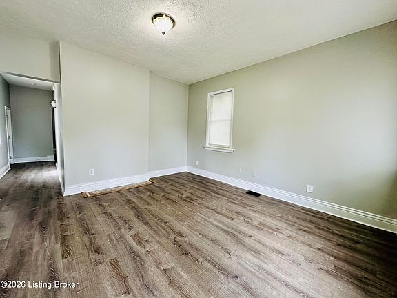 3rd image of 2912 Greenwood Ave