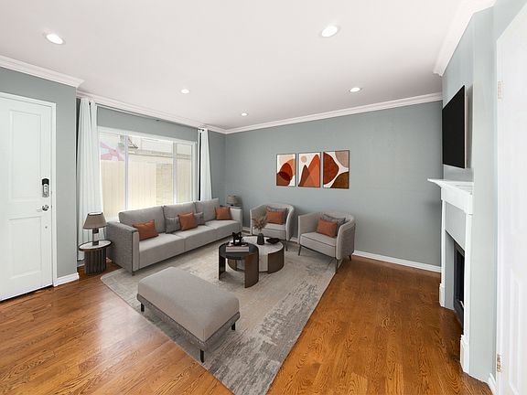 3rd image of 18631 Collins St APT 10