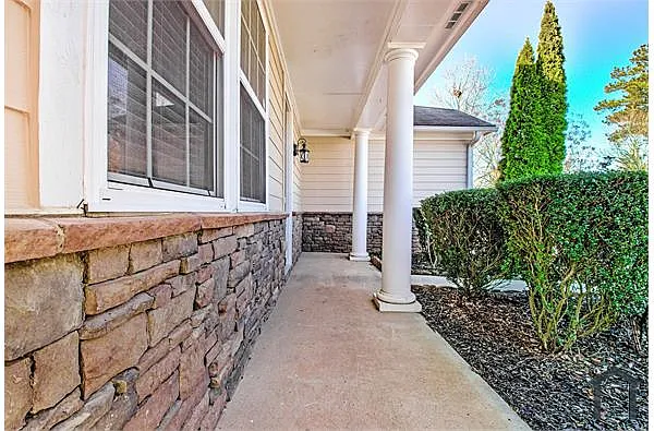 Building Photo - 27 Pin Oak Ln