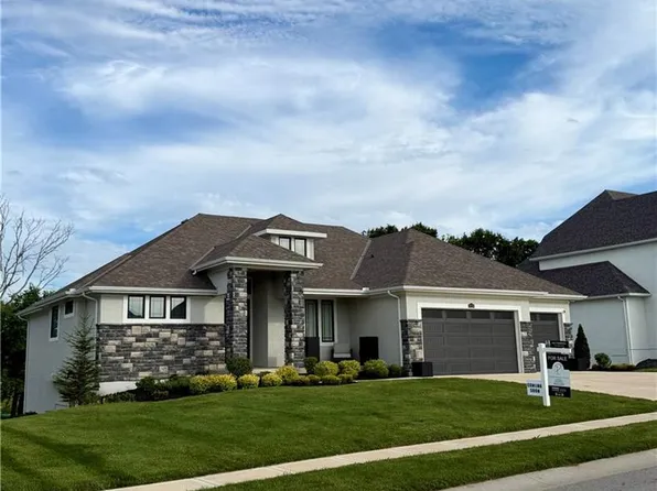 10139 N Kansas Ct, Kansas City, MO 64155