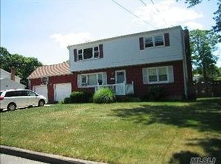 1581 4th St, West Babylon, NY 11704