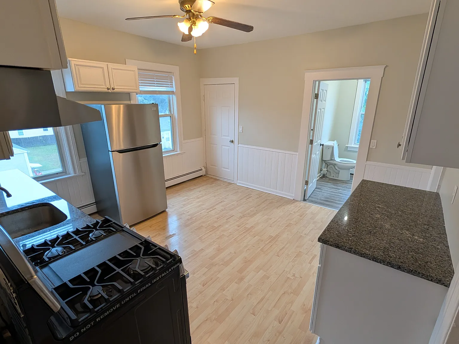 2 bed, 900 sqft, $2,200 — Photo 2