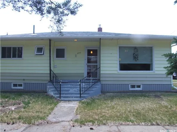311 3rd AVENUE E, Leader, SK S0N 1H0