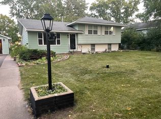 2463 Longview Dr, New Brighton, MN 55112