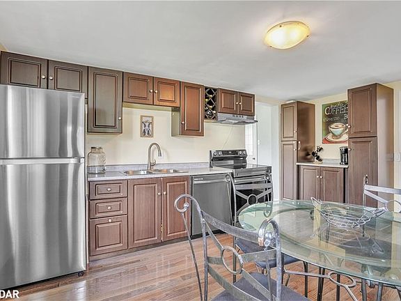 4th image of 316 Park St