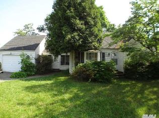 106 Sherbrooke Rd, Lindenhurst, NY 11757