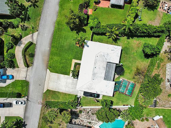 4th image of 8001 S Lake Drive