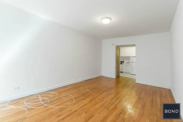 Rented by Bond New York | media 5