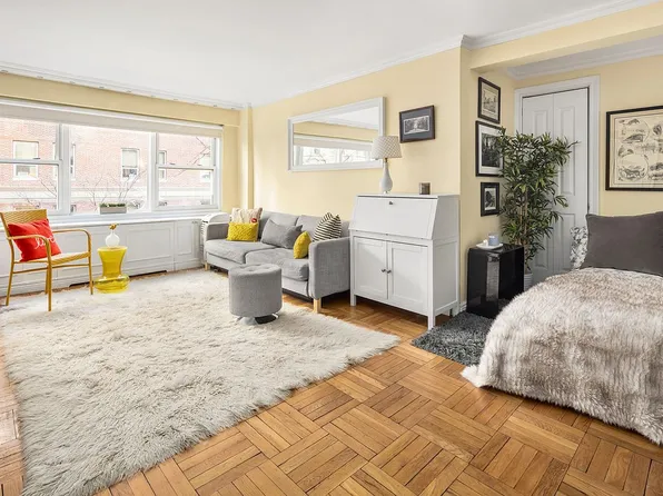 210 E 63rd St APT 4B, New York, NY 10065
