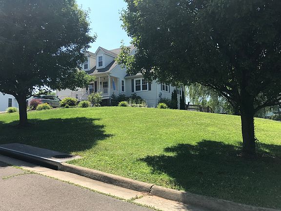 2nd image of 364 Horseshoe Ln