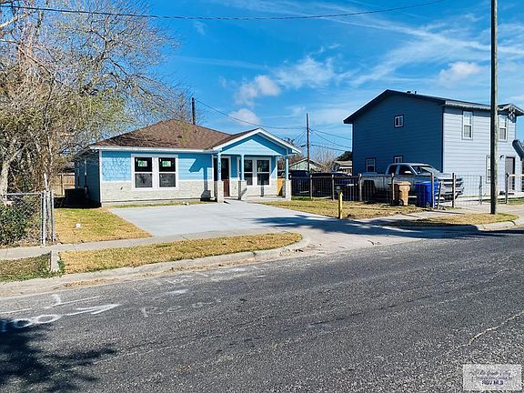 2nd image of 910 Dolores St