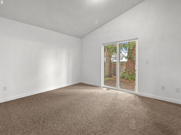 salem-oregon-2101567058 picture