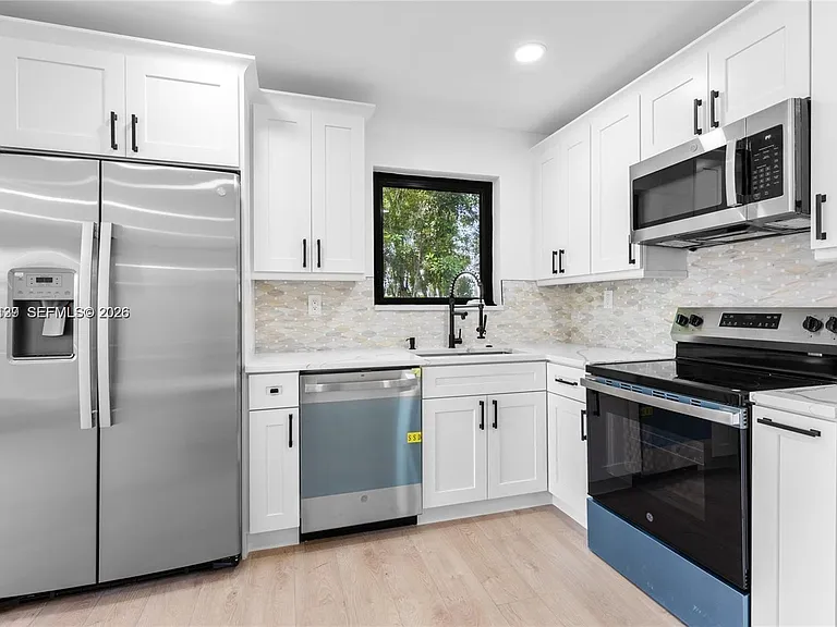14171 SW 37th Ct — Photo 2
