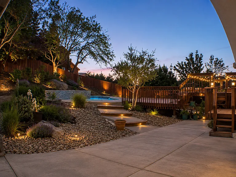 2415 Harvard Cir — Photo 9