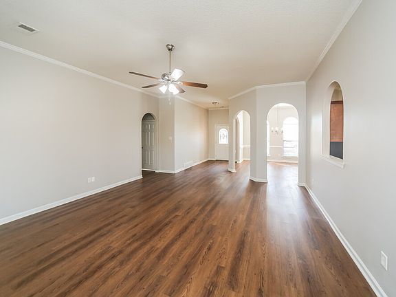 3rd image of 10442 Sanford Dr