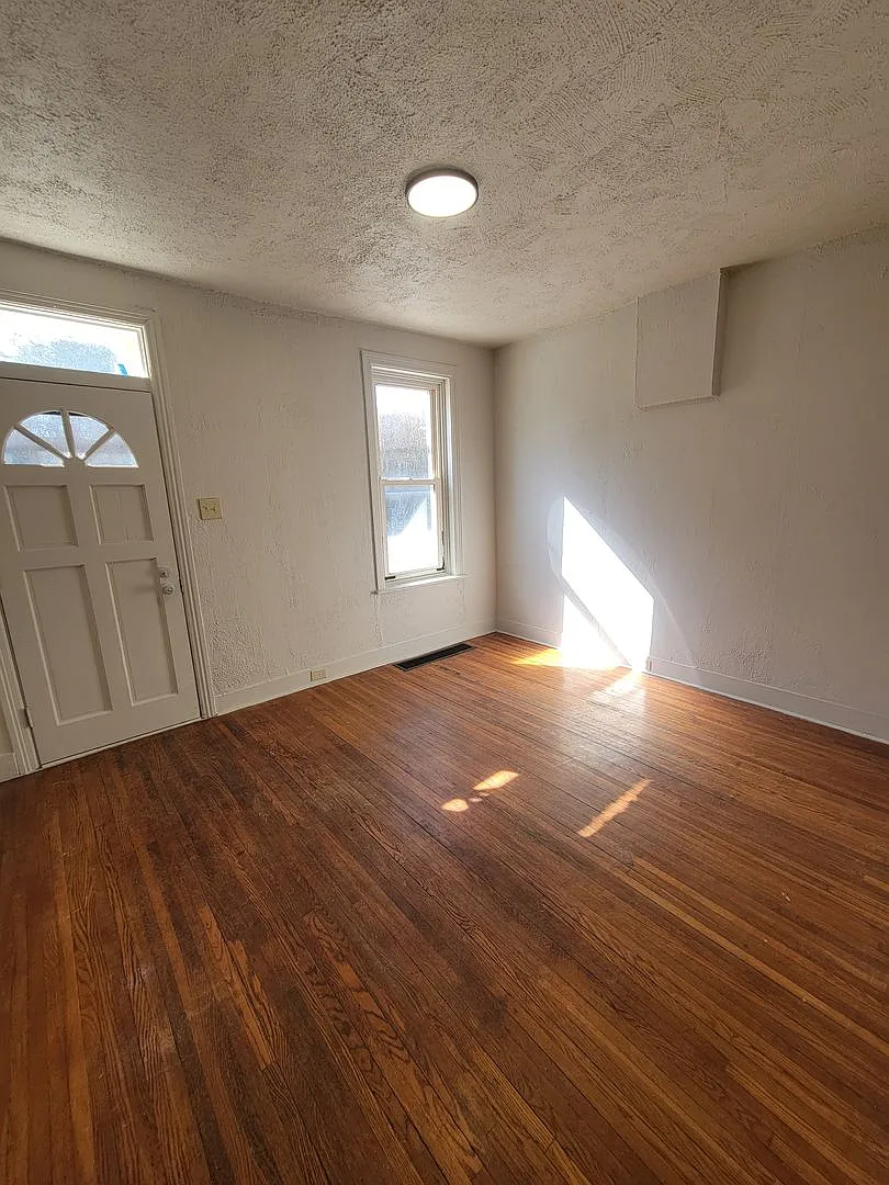 915 Blunston Street — Photo 2