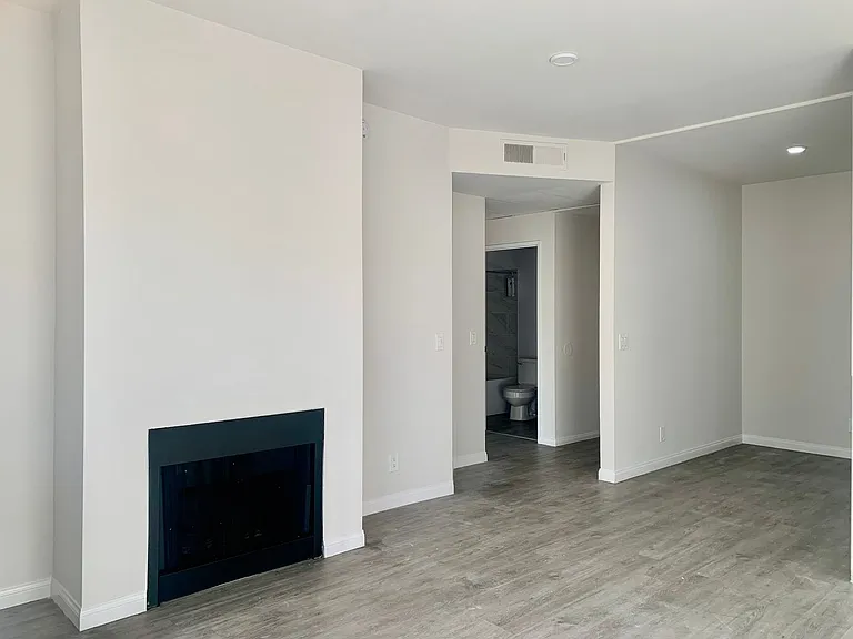2724 Abbot Kinney Blvd. — Photo 56