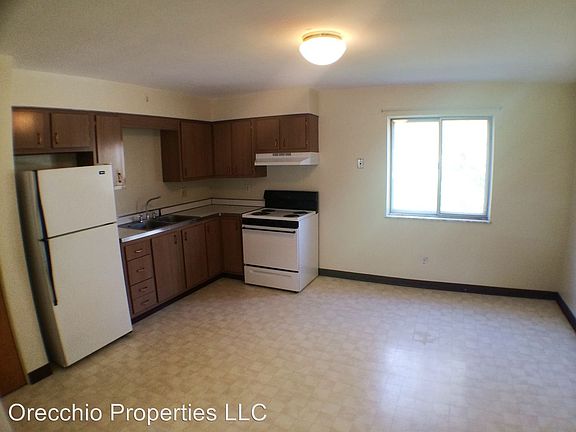 5th image of 103 Estes Ave