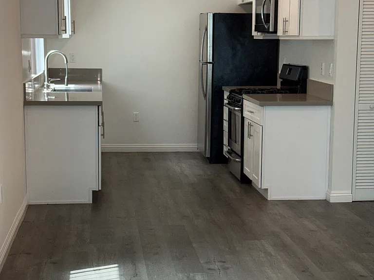 14143 Burbank Blvd #202 — Photo 14