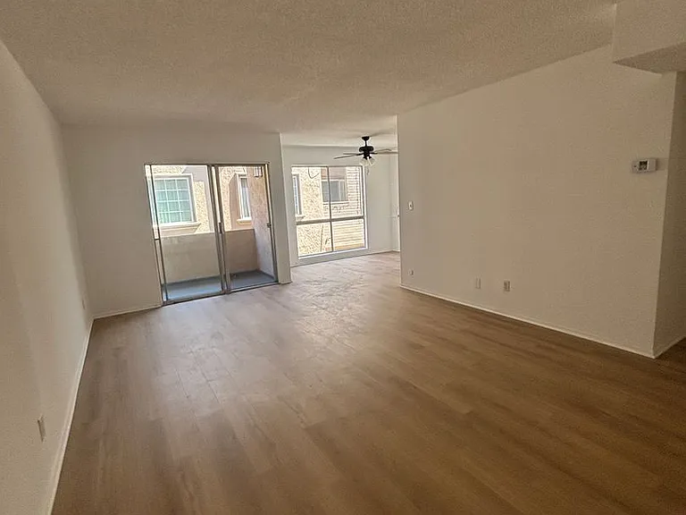 079 - 1306 N Columbus — Photo 7